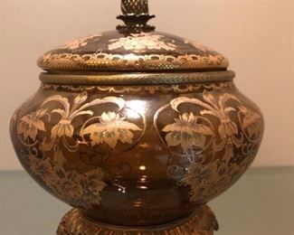 DOMINIC Porcelain Shaped Footed Urn Gold Spiral Fin
