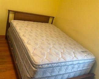 Bed, Mid Century Modern $125.00