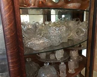 Lots of vintage glassware