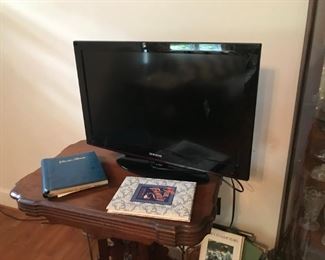TV set with remote 