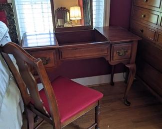 Stanley furniture dressing table