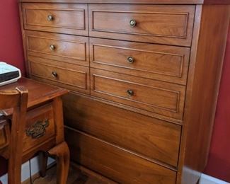 Dixie furniture chest of drawers 