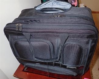 TRAVEL BAG ON WHEELS