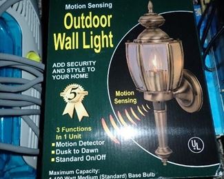 OUTDOOR WALL LIGHT