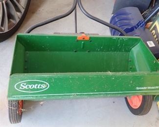 SCOTTS SPREADER