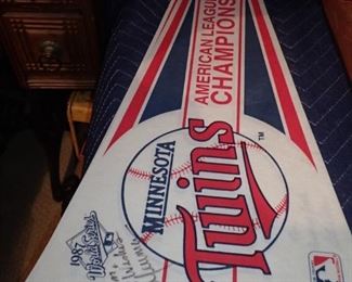 TWINS PENNANT