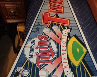 TWINS PENNANT