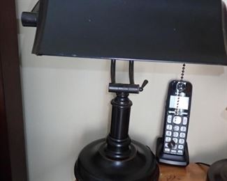 BLACK METAL TABLE LAMP