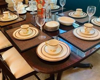 Beautiful Dining Table & 6 Chairs
