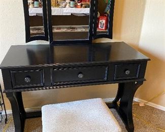 Vanity w 3 Part Mirror and Seat