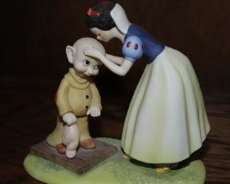 Snow White and the dwarf Disney collectible