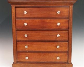 Early 20th century Mahogany 5 drawer child's chest.