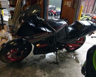 1988 Kawasaki 600R Ninja. bike has 38,129 miles and does have a reserve. Any bid can be rejected by seller.  Bike is represented by title.