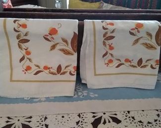 Hall's Autumn Tea Leaf dish towels VGC
