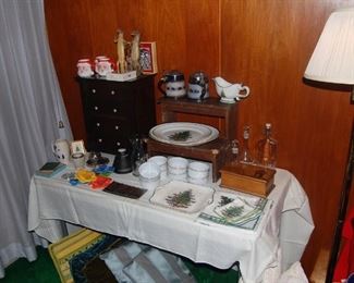 note the taxidermy alligators, Spode Christmas