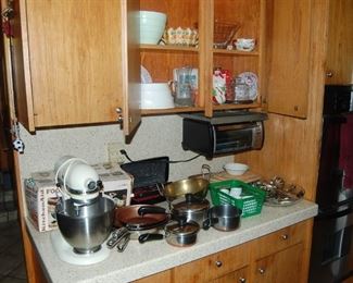 Kitchenaide mixer and accessories