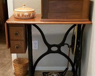 Vintage sewing table and sewing machine