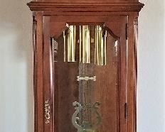 Vintage grandfather clock. Works beautiful and looks new.