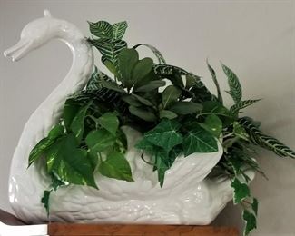 Very large white swan for sale
