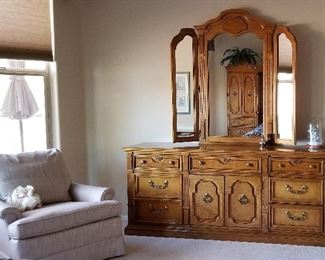 Beautiful matching bedroom set dresser.