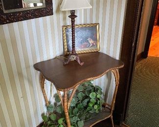 Antique entry table, cute lamp