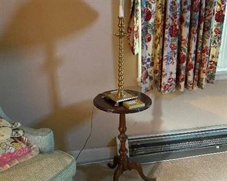 Table lamp, pedestal table