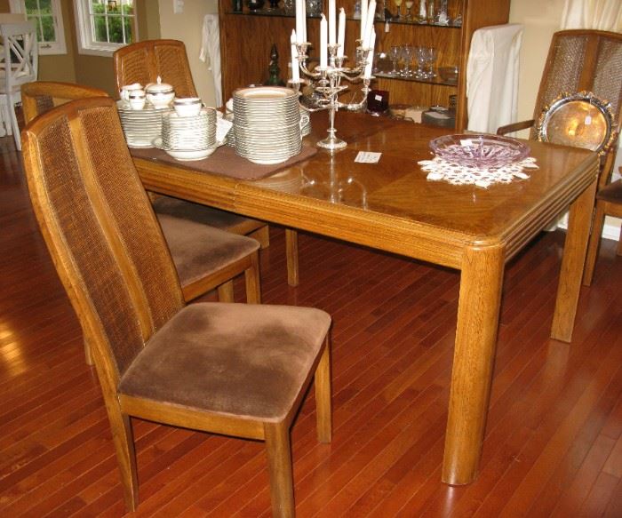 Dining room table, 2 leaves and 6 chairs    BUY IT NOW 