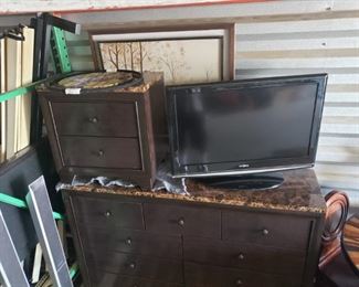 looks like marble top dressers
150 set