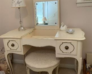 	#77	Century French provincial vanity with stool 43"x20"x29"	 $100.00 		