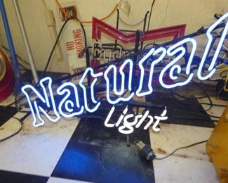 NATURAL LIGHT NEON 