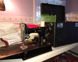 221 Singer Feather weight with box and attachments 