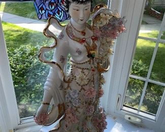 $350 LARGE PORCELAIN ASIAN WOMAN SCULPTURE WITH FLOWERS / BIRD
19” WIDTH x 41”HEIGHT