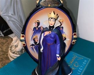 $30 Disney Bradford Exchange It's Difficult to Be the Queen Legendary Villains A0402
