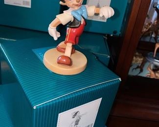 $120 WDCC Disney Pinocchio " Look Out, World "  ( Pinocchio ) ARTIST SIGNED