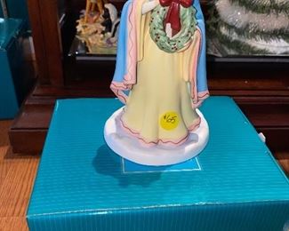 $65 WDCC - Snow White - Holiday Princess - The Gift of Friendship