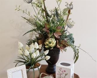https://ctbids.com/#!/description/share/537409 Floral and Greenery Collection. Beautiful collection of household decor.