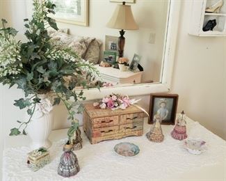 https://ctbids.com/#!/description/share/537426 Four victorian dress trinket boxes, greenery in oviry colored vase from World Bazaars, jewelry box, and more. Lace topper is included.