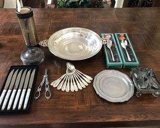 https://ctbids.com/#!/description/share/537456 Silver Plated Assortment and More. Includes silver spoons, salad spoon and fork, bowl, and 2 lids on glass bowls. Also includes stainless knife set, stainless spreaders, metal scissors, and metal plate.