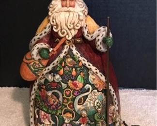 https://ctbids.com/#!/description/share/537593 Jim Shore ''My True Love Gave To Me'' Appears to be in good condition. Top of staff will need reattached. Measures 7 inches by 7.5 inches and 12.5 inches tall.