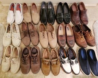 https://ctbids.com/#!/description/share/537635 Men's Size 12 Shoe Collection. Includes Margaritaville, Rockport, Cole Haan, Nautica, Bass, St. John's Bay, Steve Madden, Dexter, Johnston and Murphy and Clarks. One pair of Rockport shoes is size 11 1/2.