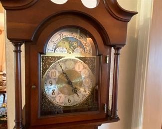 Grandmother clock
Colonial brand
