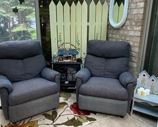 blue lazy-boy recliners