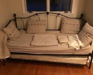 Day bed with trundle