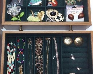 COSTUME JEWELRY & JEWELRY ARMOIR