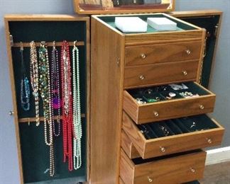 COSTUME JEWELRY & JEWELRY ARMOIR