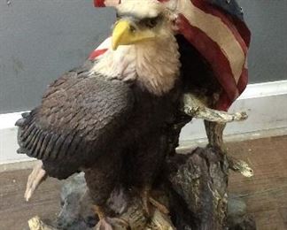 EAGLE MOLD SCULPTURE ACCENT TABLE