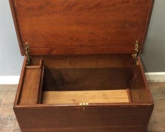 VINTAGE HOPE CHEST w KEY