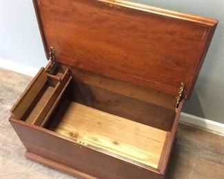 VINTAGE HOPE CHEST w KEY