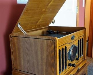 Museum Thomas Series Turntable AM/FM/Cassette/Radio, 11.5"x18"x14" Powers On