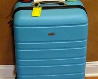 Auag Suitcase With $400 Herman Hill Inn And Suites Gift Certificate